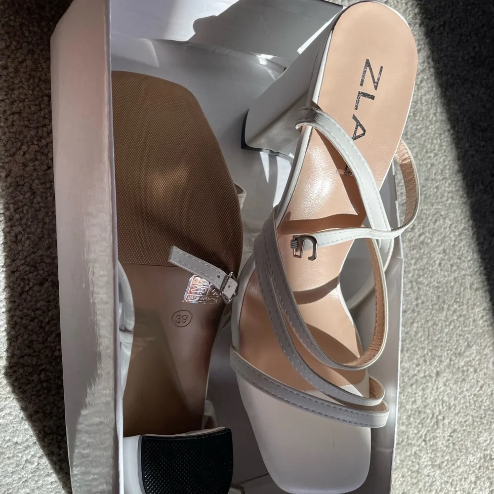 Shien minimalist ankle strap chunky sandles - Picture 3 of 5